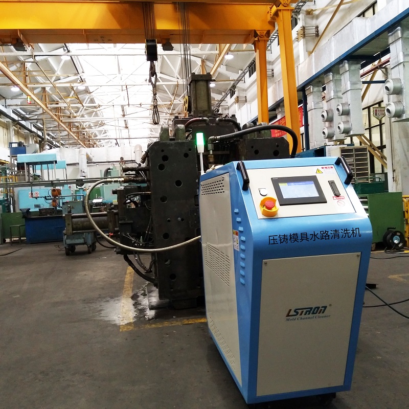 汽車輪轂壓鑄模具清洗現(xiàn)場 汽車輪轂壓鑄模具清洗現(xiàn)場